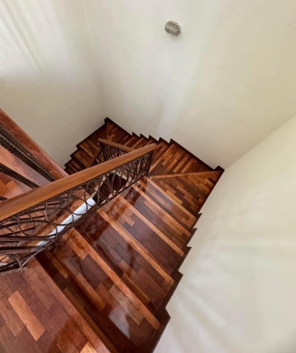 Wooden staircase sanding and varnishing