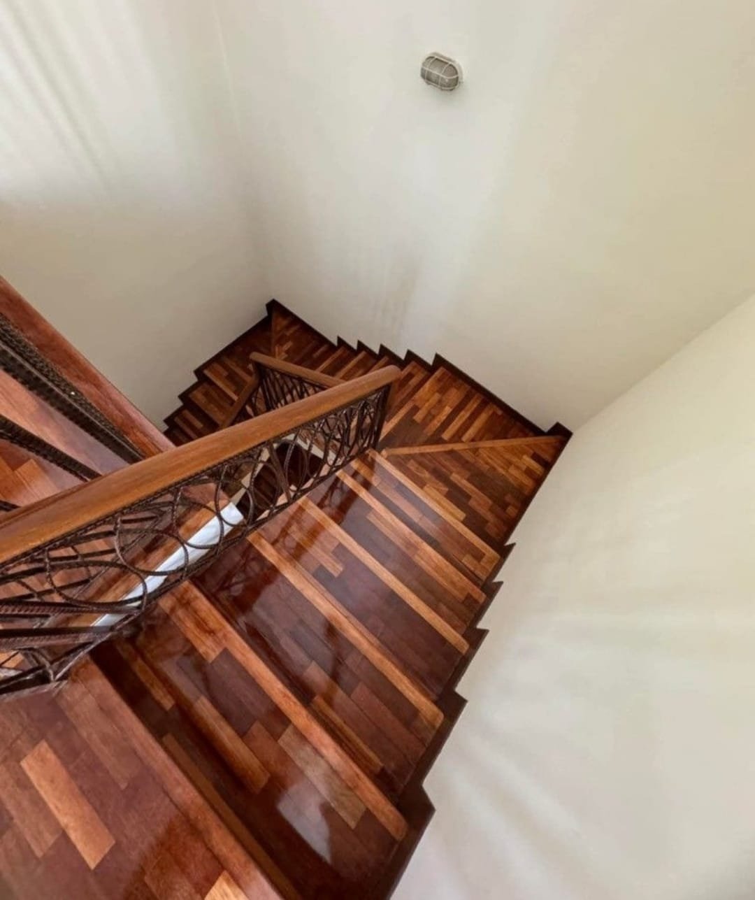 Staircase Sanding and Varnish